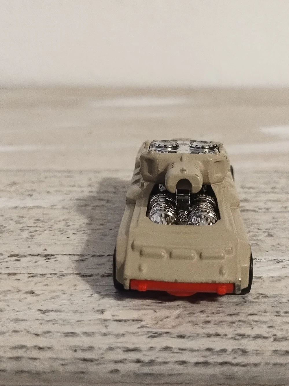 Hot wheels he off road invade army tank 2014 Sand Desert  diecast metal